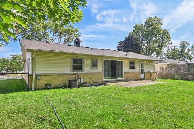 Building Photo - 116 Tower Ln