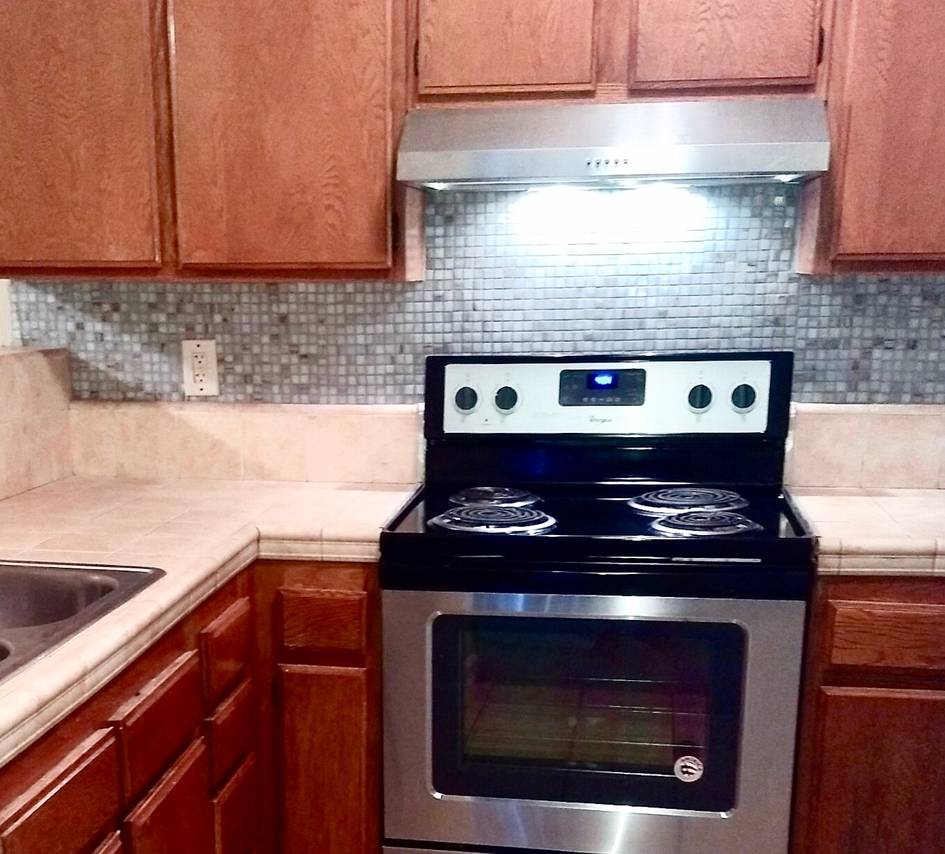 Brand New Kitchen with Stainless Steel Appliances. - 1190 S Winery Ave