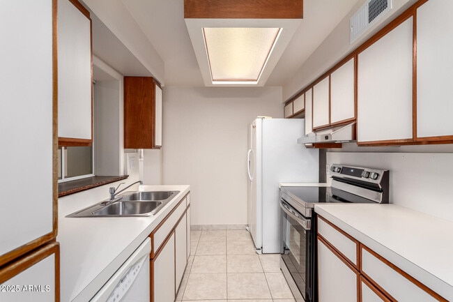 Building Photo - 1122 E Marny Rd