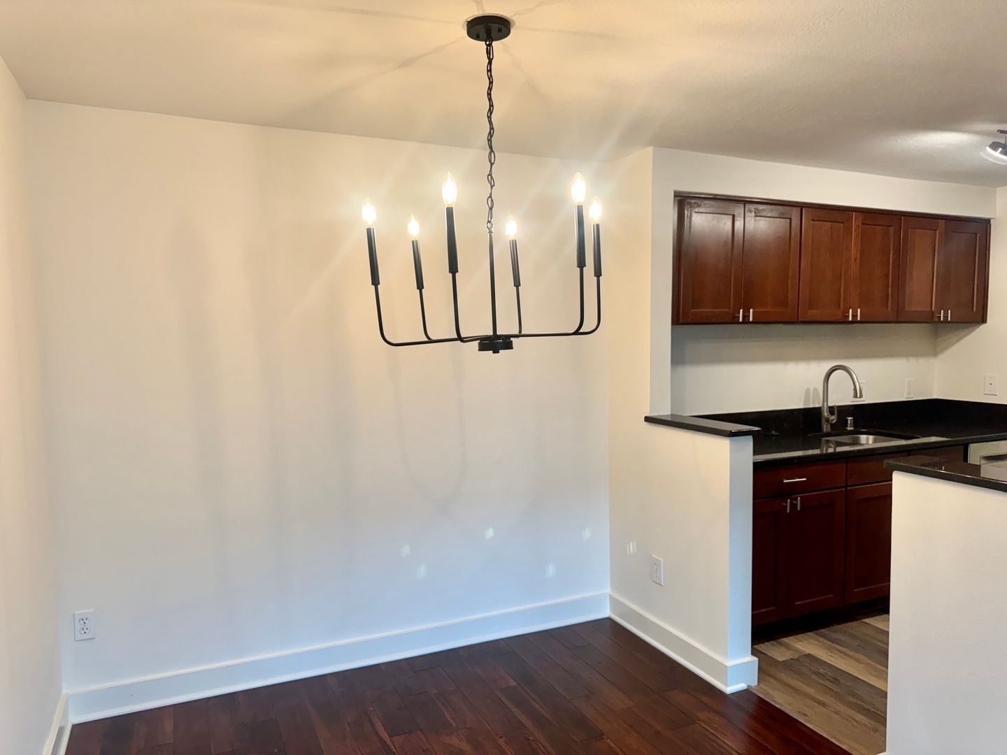 Building Photo - Redmond Townhouse