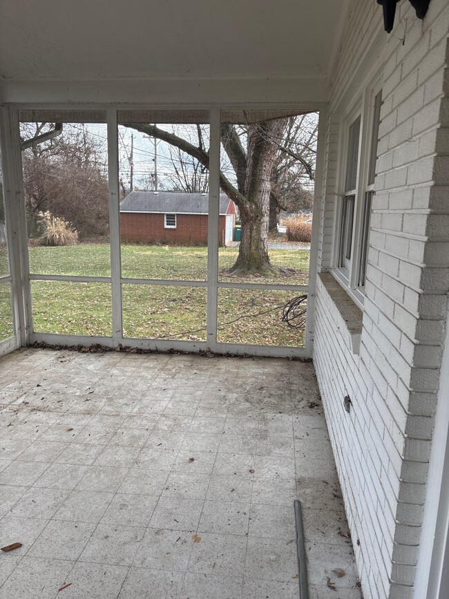 Building Photo - 1305 Abbeywood Rd