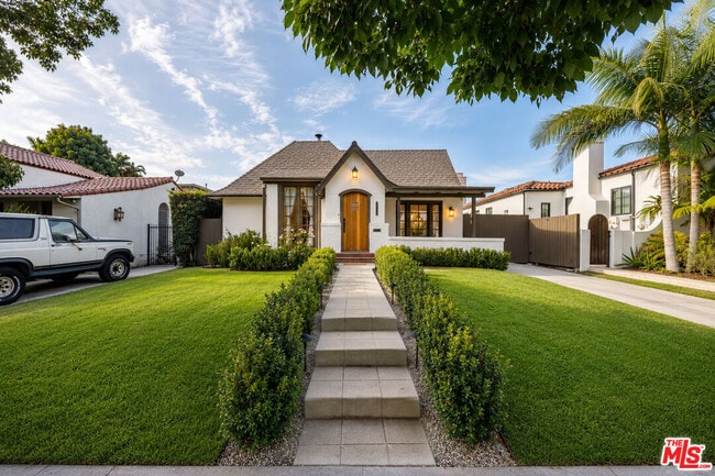 Building Photo - 6537 Moore Dr