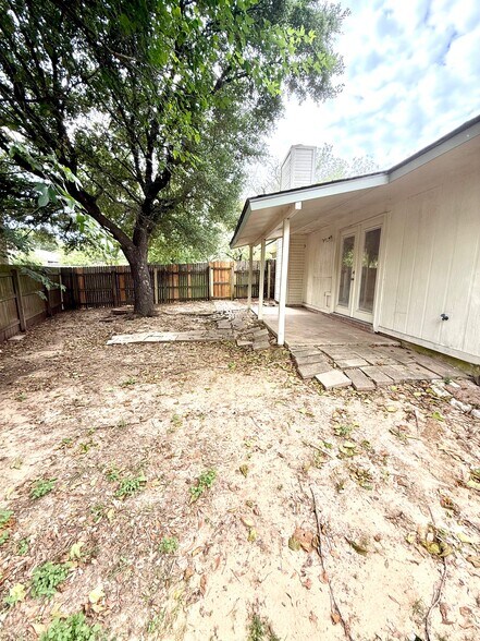 Back Patio/yard - 1115 Buttercup Cir