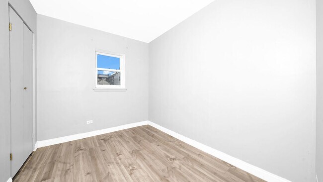 Building Photo - 1831 W 21st Pl