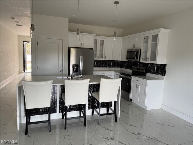 Building Photo - 6013 Acorn Cir