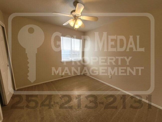 Building Photo - Charming 4-Bed, 2-Bath now available for r...