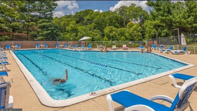 Building Photo - 3800 Powell Ln