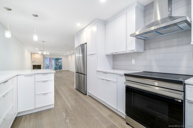 Building Photo - 206 Gillies Ln