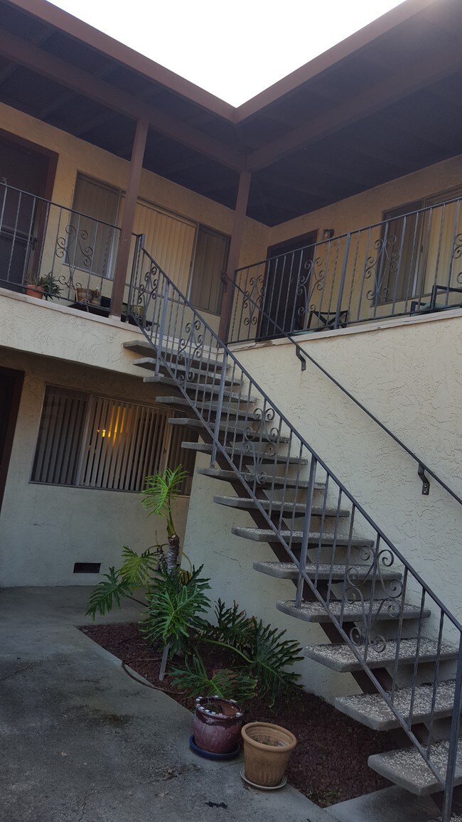 Building Photo - 5835 El Zuparko Dr