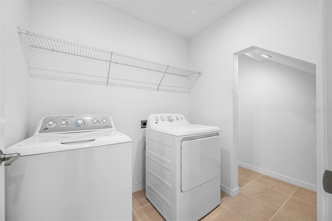 Building Photo - 5913 Laurelcrest Gln