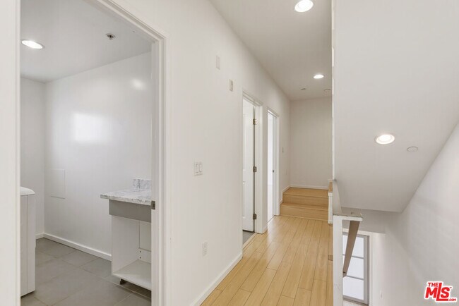 Building Photo - 3637 Dunn Dr