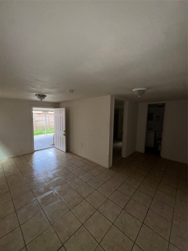 Building Photo - 2501 Truxillo St