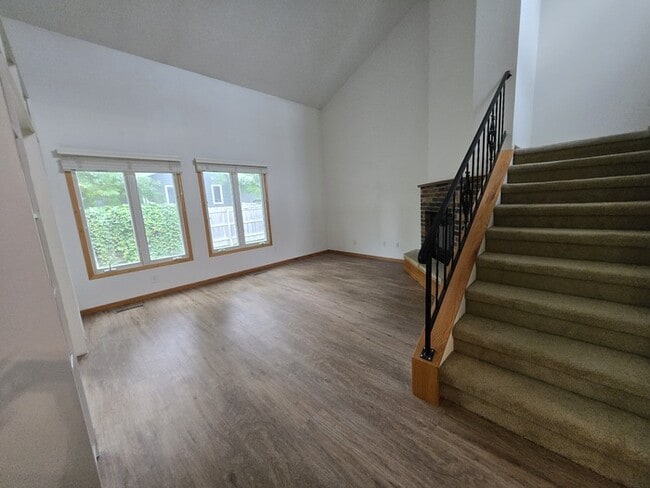 Building Photo - Prairie Townhomes