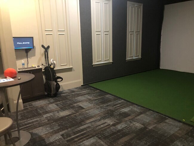 GOLF SCREEN - 2252 Kasota Ln