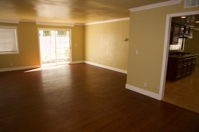 Building Photo - 2103 MacKay Ln