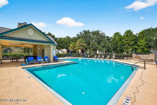 Building Photo - 13703 Richmond Park Dr N