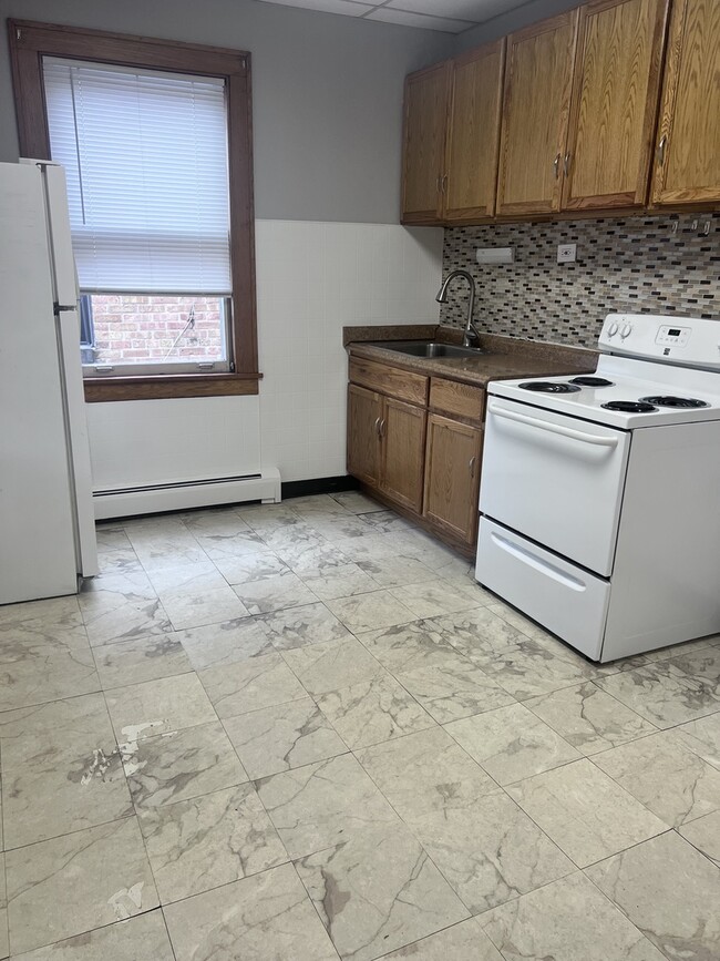 Building Photo - 13 W Quincy St