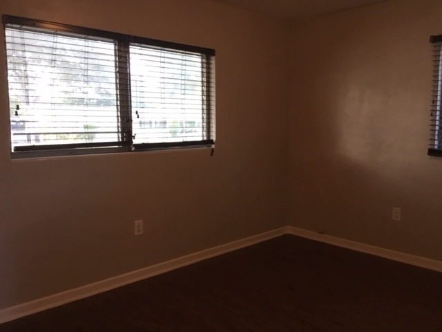 Building Photo - 1614 Sparrow Dr