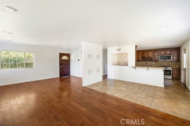 Building Photo - 7044 White Oak Ave