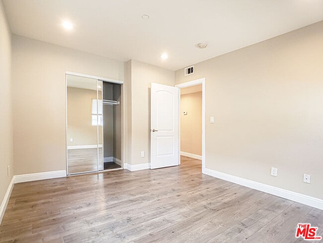 Building Photo - 965 N Wilton Pl