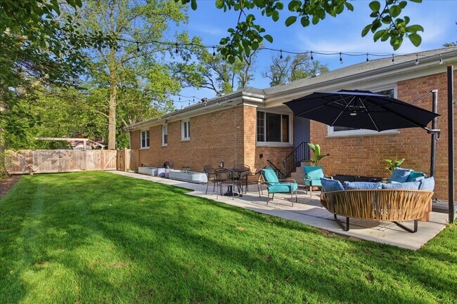 Building Photo - 9237 Lincolnwood Dr