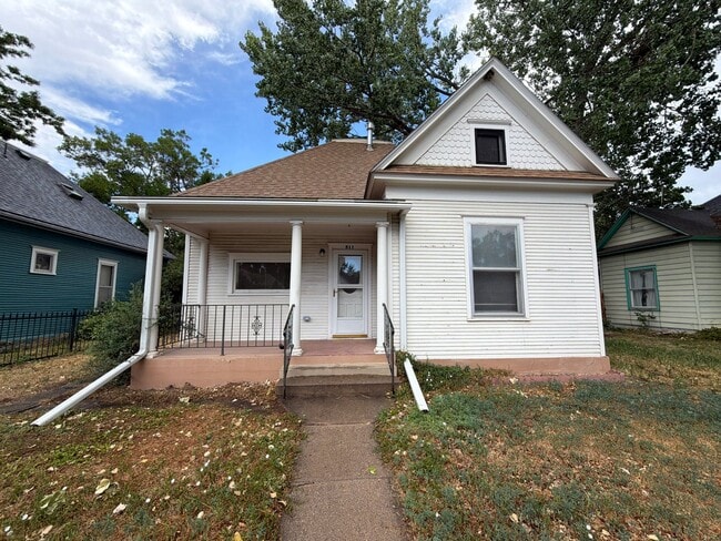 Building Photo - 511 E 9th St