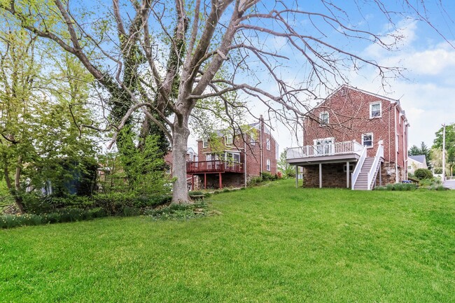 Building Photo - Charming 3-Bedroom Colonial in Glenside