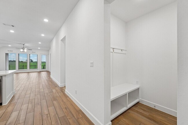 Building Photo - 133 Plumbago Loop