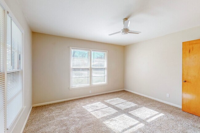 Building Photo - Charming 3-Bedroom Gem with Mid-Century Fl...