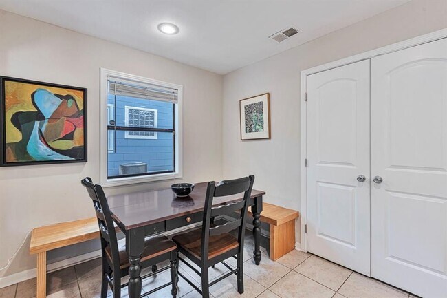 Building Photo - 1715 W St Johns Ave