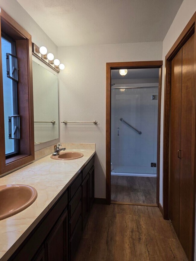 Building Photo - 4 Bedroom Poulsbo Home