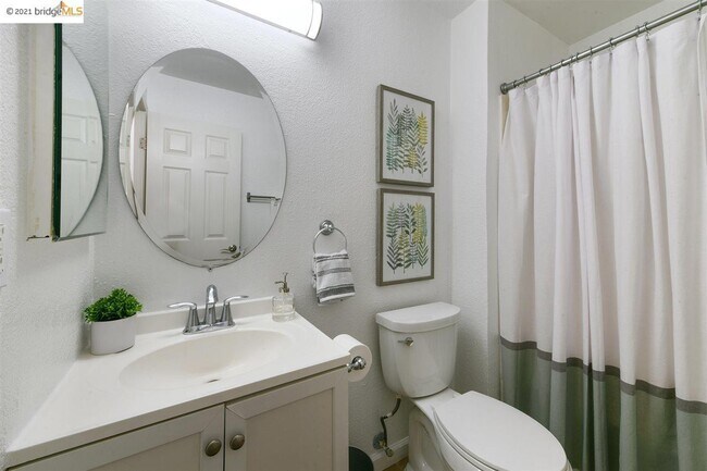 Building Photo - 18 Emery Bay Dr