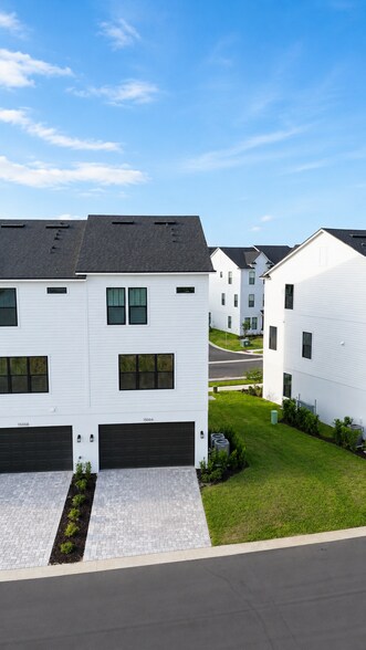 Building Photo - 15064 Grove Lake Dr