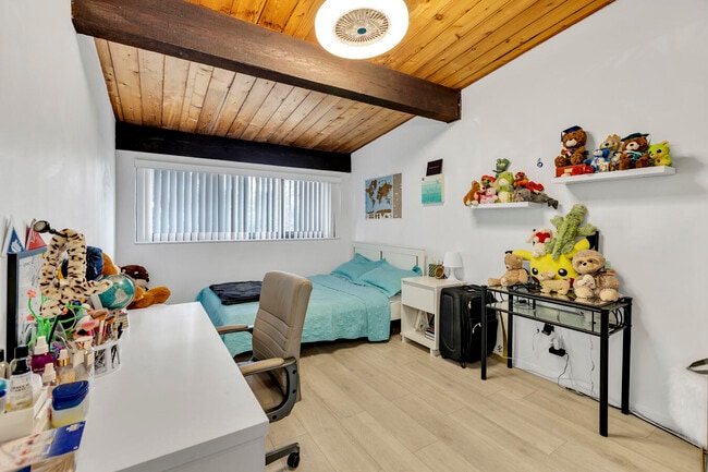 Building Photo - 720 E Coco Plum Cir