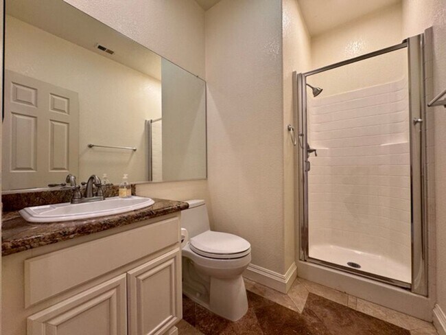 Building Photo - FOR LEASE: Stunning expansive 3 Bedroom Re...