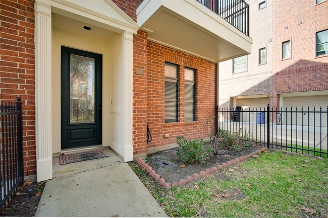 Building Photo - 2110 Shearn St