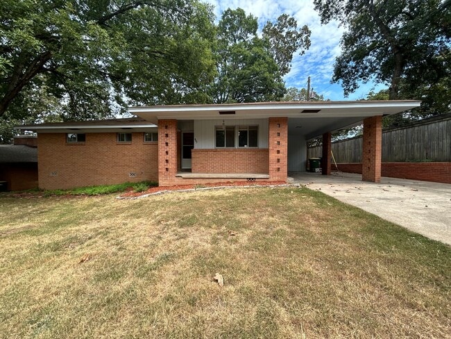 Primary Photo - Call Property Manager Tonia Rollins at (50...