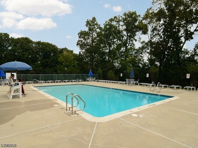 Building Photo - 604 Brokaw Ct