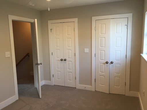 Building Photo - 2 Bedroom 1.5 Bath Townhouse - Downtown Ch...