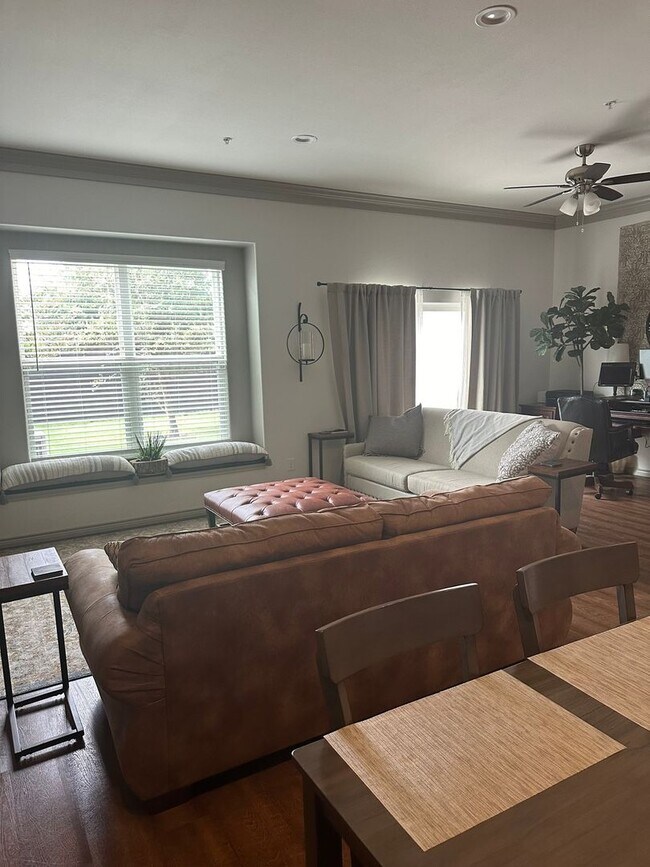 Building Photo - 1325 Summerset Ln