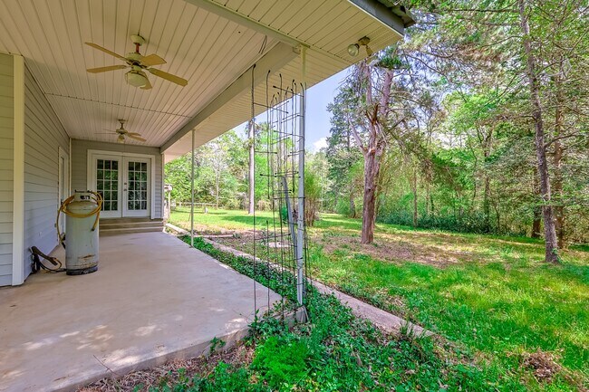 Building Photo - 8 Vick Rd