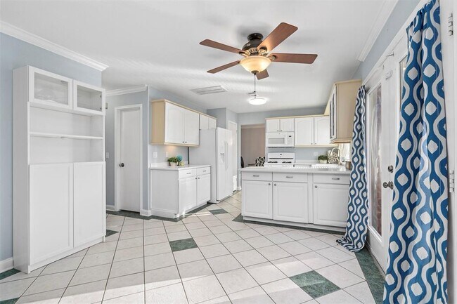 Building Photo - 9942 Villa Verde Dr