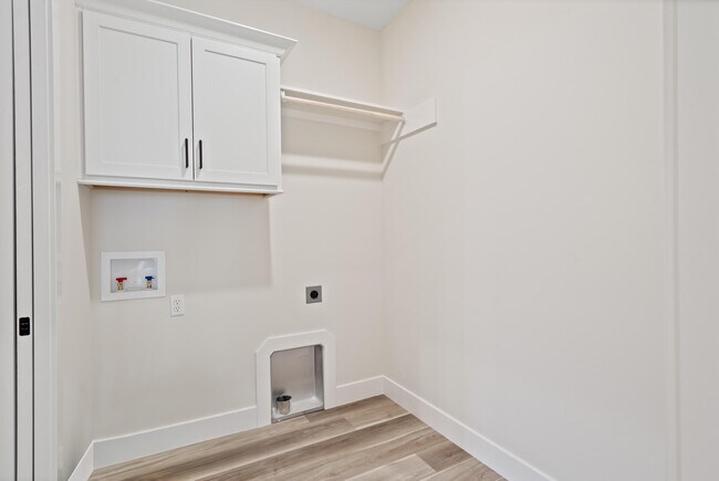 Building Photo - 5201 Buttercup Dr