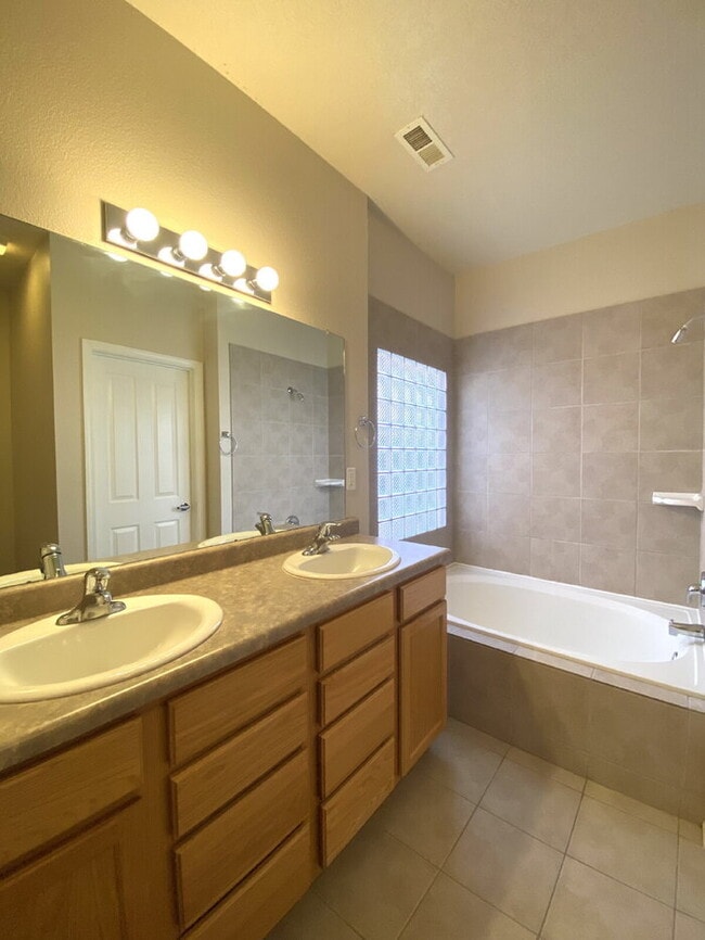 Building Photo - Gated Community - 2BR/Office