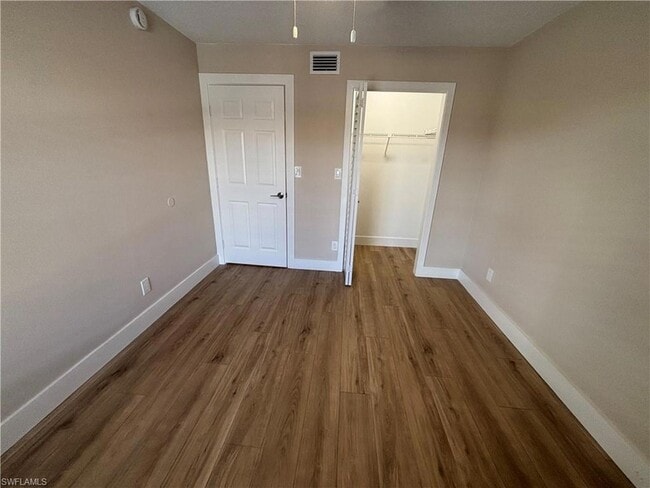 Building Photo - 5319 Summerlin Rd