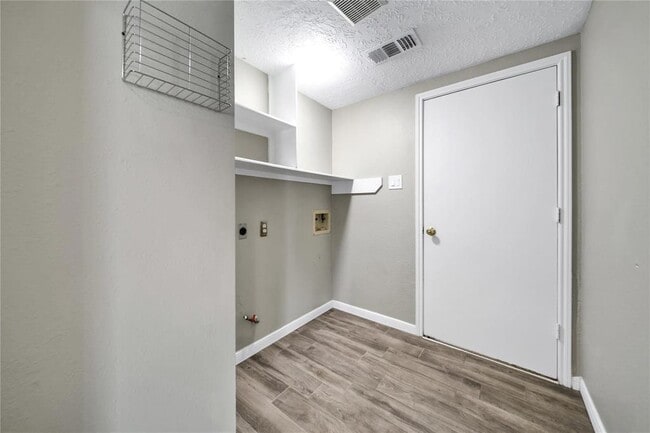 Building Photo - 23111 Red River Dr