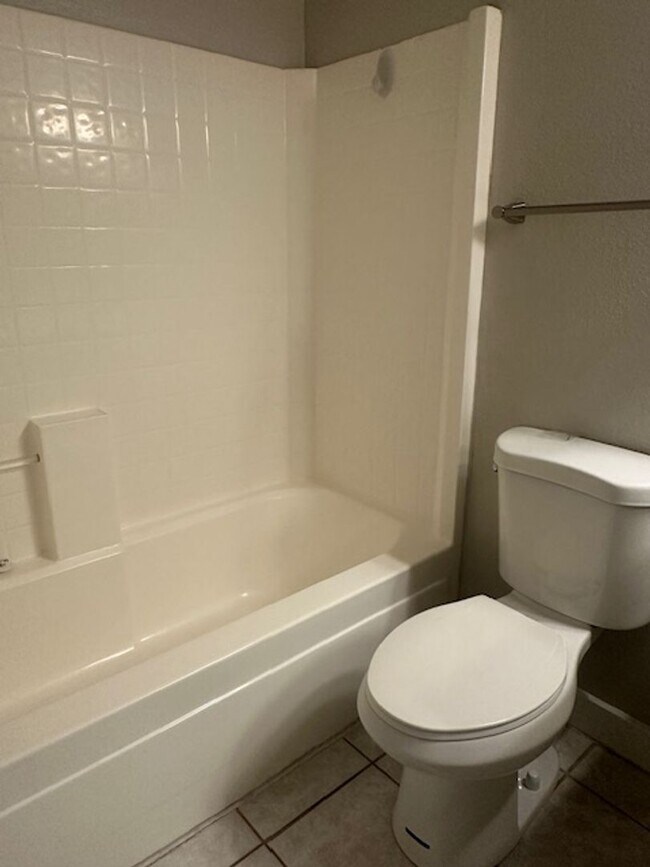 Building Photo - $2,000 For Rent A Lovely 3 Bed 2 Bath 1.673 Sq. Ft. Condo, all One Level Home in Chandler 85225!