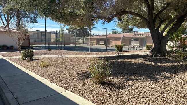 Building Photo - ONE BEDROOM ONE BATHROOM APARTMENT AVAILABLE FOR RENT !!!