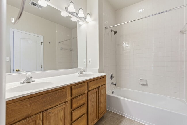 Building Photo - Lovely 3 BR/2.5 BA Townhome in Camp Springs!