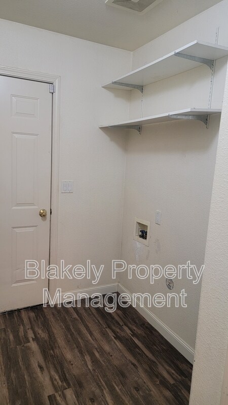 Building Photo - 116 Fern St